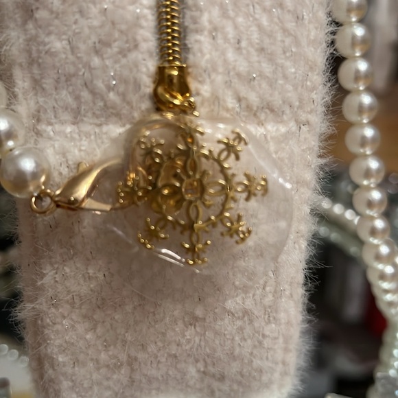 Chanel Pouch with Unbranded 47 inch Pearl Chain Attached - Picture 13 of 13